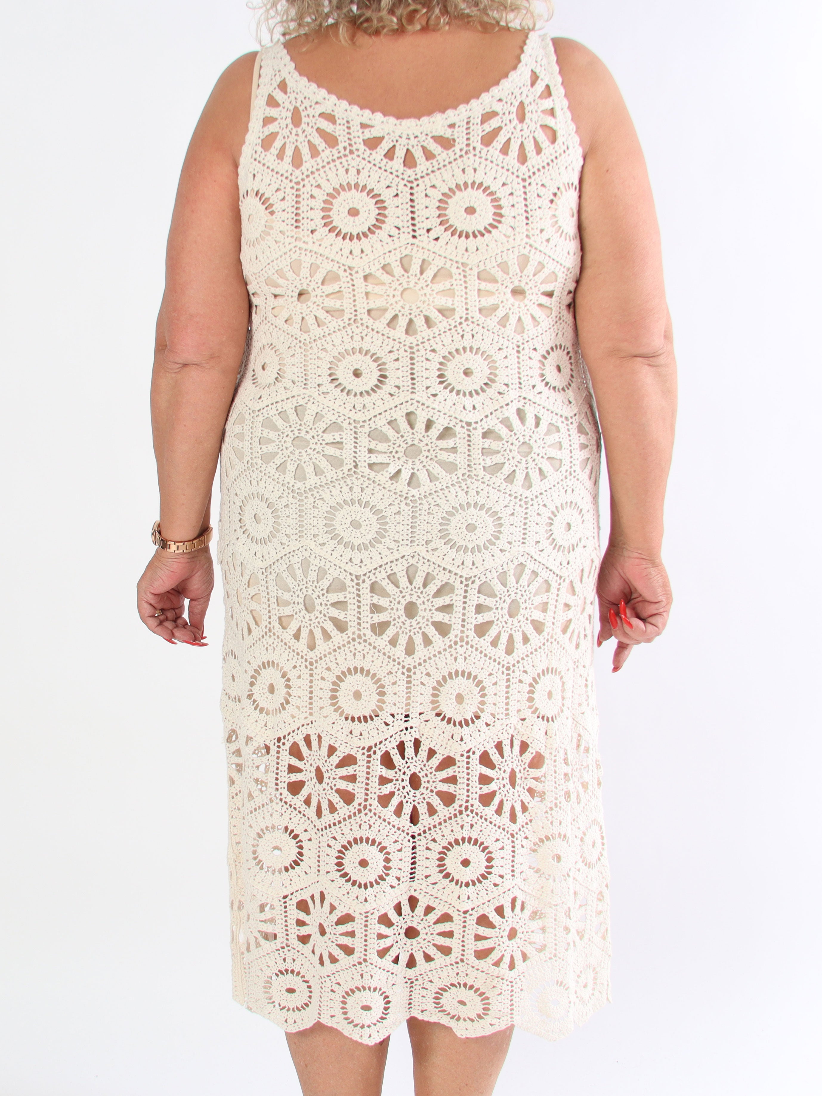 Lea - Lang hæklet plus size stropkjole i bomuld